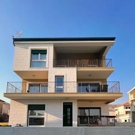 Appartement Zrina - *