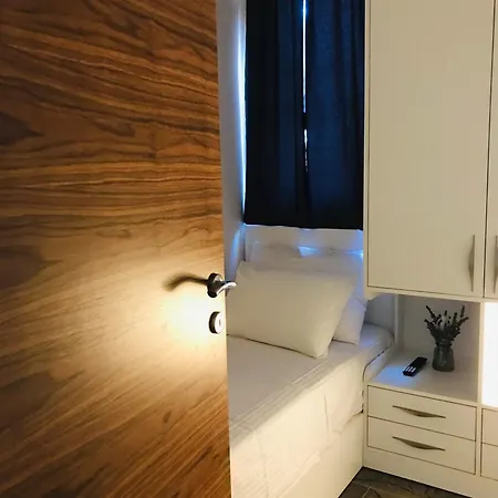 Zrina - 트로기르